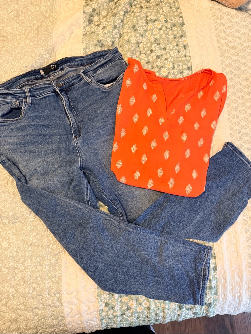 Kut from the Kloth Straight Leg cropped Jeans in Mid Blue Wash